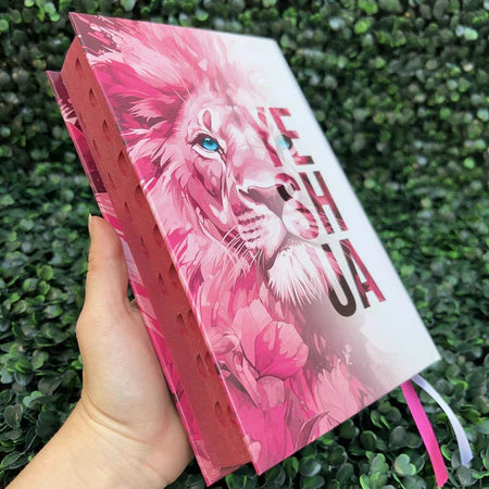 Bíblia Sagrada Feminina Leão Yeshua Rosa