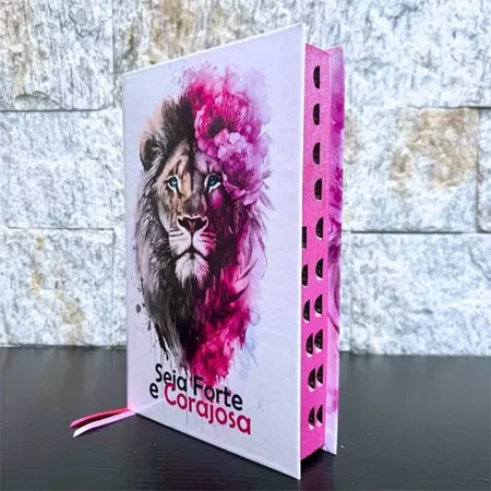 Kit 2 Bíblias Casal Cristão Seja Forte Corajosa / YESHUA LETRAS MÉDIAS Com Harpa e Índice,