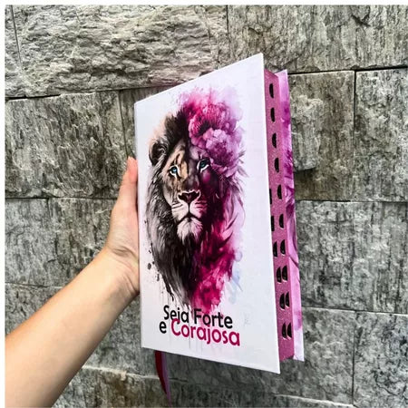 Kit 2 Bíblias Casal Cristão Seja Forte Corajosa / YESHUA LETRAS MÉDIAS Com Harpa e Índice,