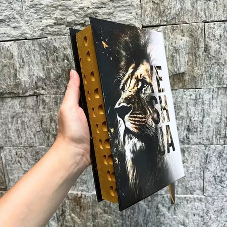 Kit 2 Bíblias Casal Cristão Seja Forte Corajosa / YESHUA LETRAS MÉDIAS Com Harpa e Índice,